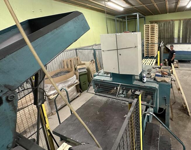 LG - linia do montazu/zbijania palet jednorazowych i EURO