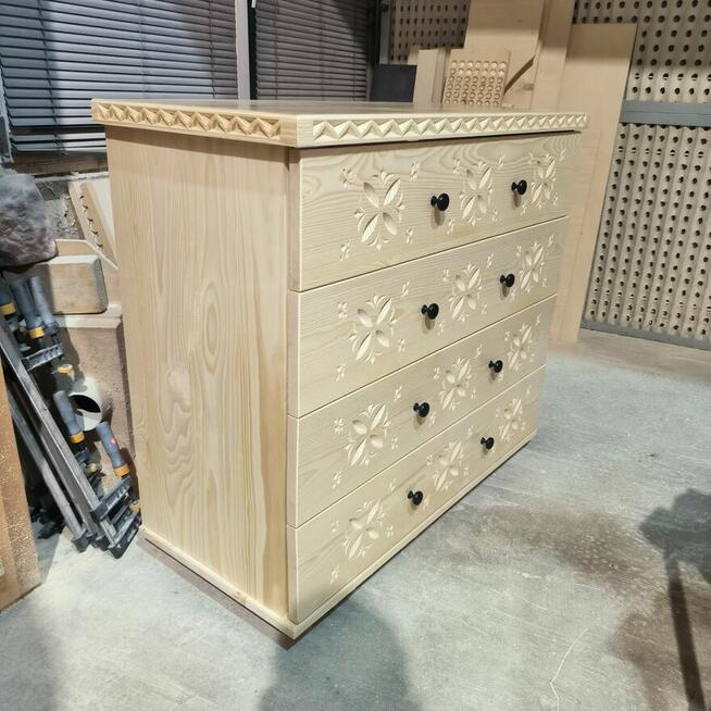 Komoda w stylu góralskim dostępna od reki