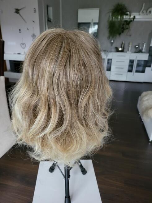 Modna i nowoczesna peruka na każdą okazję