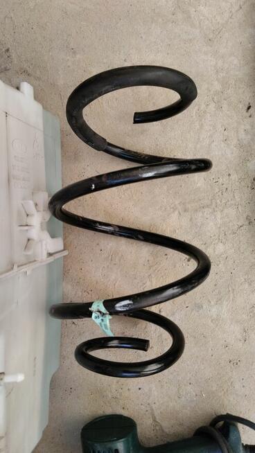 Sprężyna lewy przód Kia stinger gt 3.3 benzyna