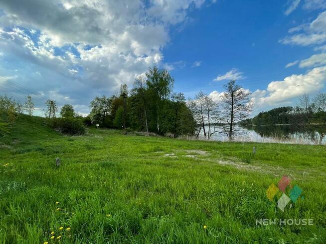 Działka rekreacyjna z linią brzegową jeziora