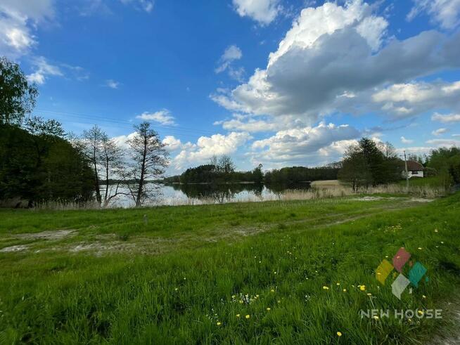 Działka rekreacyjna z linią brzegową jeziora