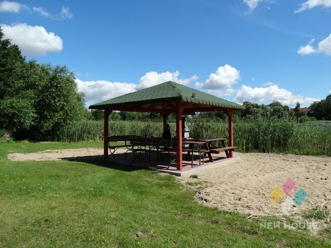 Zajazd z linią brzegową jez. Juksty