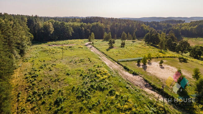 Działka na wzgórzu przy lesie z warunkami zab.