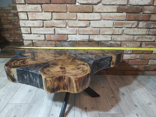 Stół z żywicą epoksydową