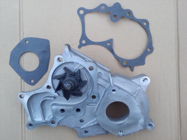 Pompa wody 2.0 D4D Toyota Avensis T25 Corolla E11 E12 Verso
