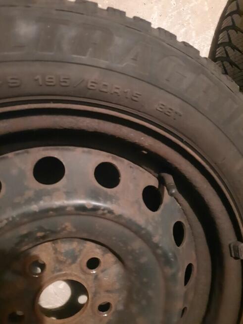 Zimowe opony z felgami 195 60 15 + śruby do kół