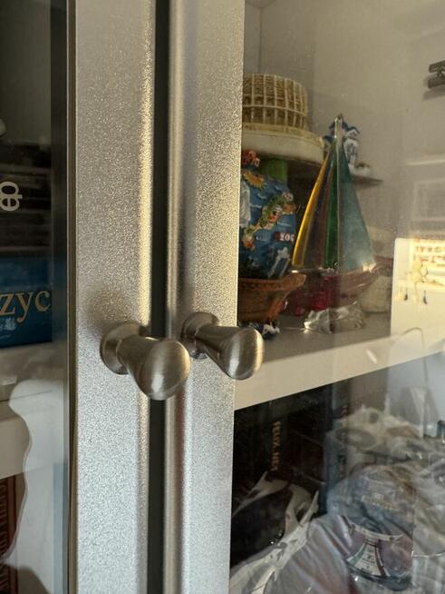 szafa i witryna do pokoju nastolatka