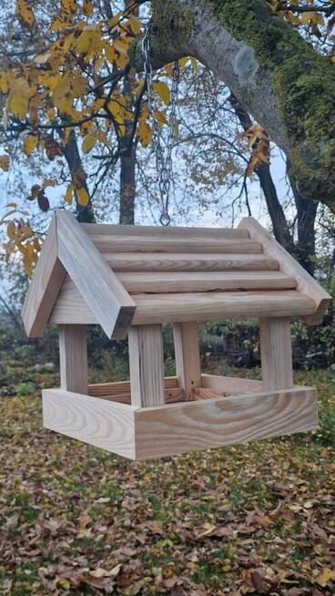 Karmnik dla ptaków + pudełko z ziarnem gratis.