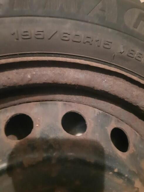 Zimowe opony z felgami 195 60 15 + śruby do kół