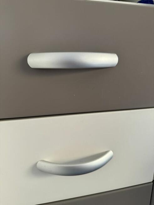 szafa i witryna do pokoju nastolatka