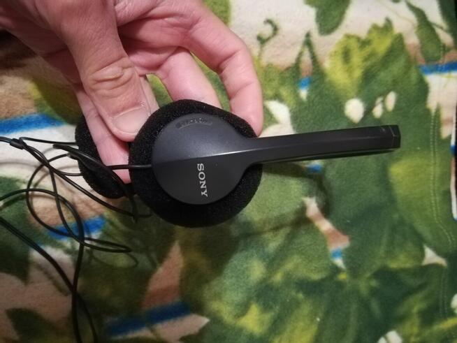 Słuchawki Sony na kablu