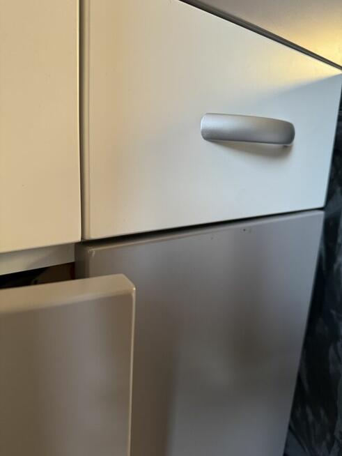 szafa i witryna do pokoju nastolatka