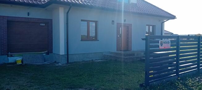 Elewacje..Tynki silikonowe baranek- ułożenie natryskowo