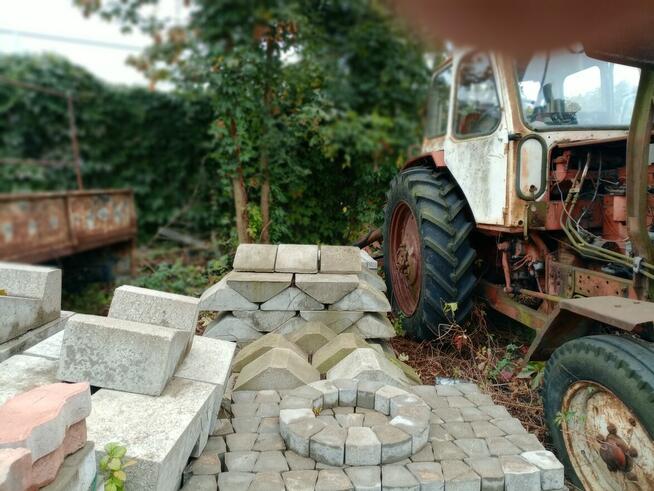 Sprzedam materiały budowlane -kostka betonowa ,obrzeża