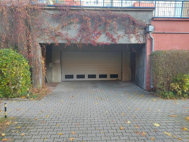Duży garaż do wynajęcia 25m2.Jana Sawy 4