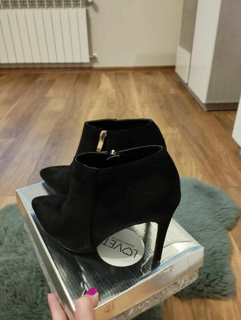 Botki zamszowe na szpilce czarne