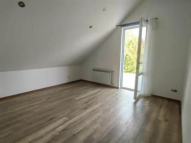 Sprzedam nowo wybudowany dom z garażem, działką 0,5 hektara