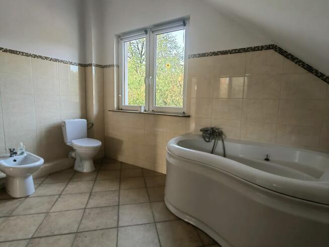 Sprzedam nowo wybudowany dom z garażem, działką 0,5 hektara