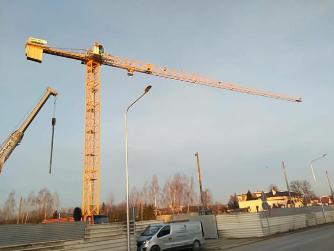 Żuraw wieżowy górno obrotowy FM GRU 1260 FTC