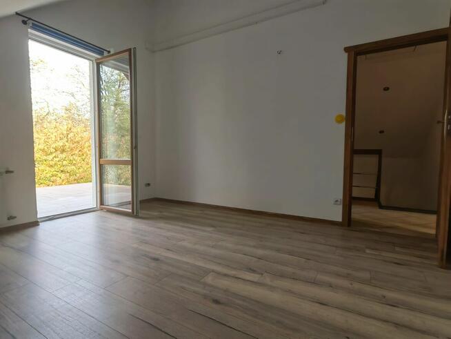 Sprzedam nowo wybudowany dom z garażem, działką 0,5 hektara