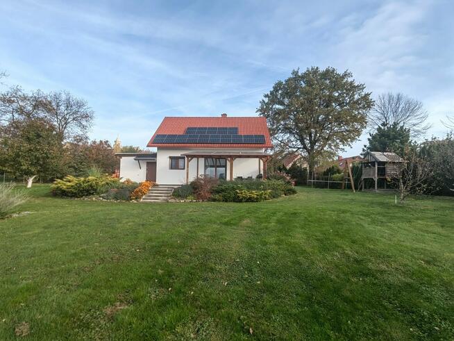 Sprzedam nowo wybudowany dom z garażem, działką 0,5 hektara