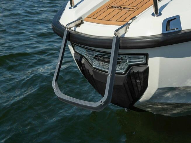 Silver Raptor DC > Jacht motorowy, motorówka kabinowa