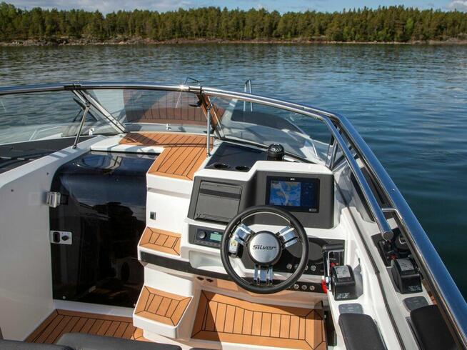Silver Raptor DC > Jacht motorowy, motorówka kabinowa
