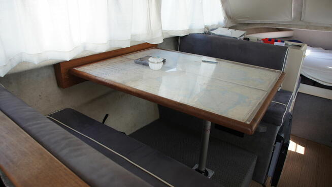 Bayliner 2858 Classic Fly, Jacht Motorowy, Diesel 220KM