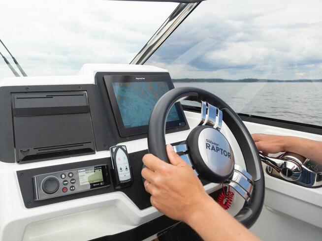 Silver Raptor DC > Jacht motorowy, motorówka kabinowa