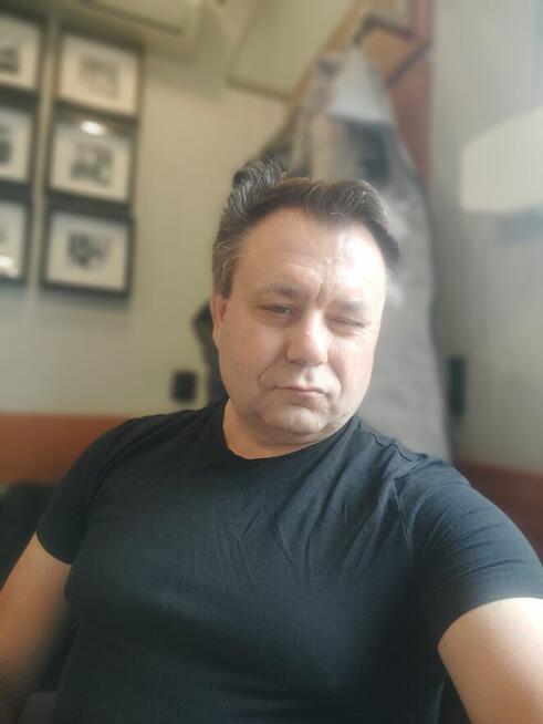 SAMOTNY 44-LATEK POZNA PANIĄ