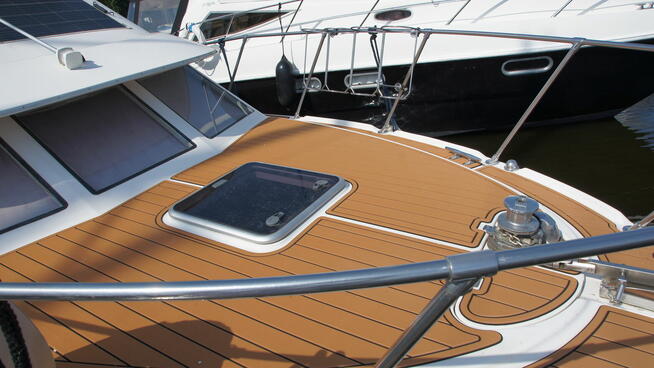 Bayliner 2858 Classic Fly, Jacht Motorowy, Diesel 220KM