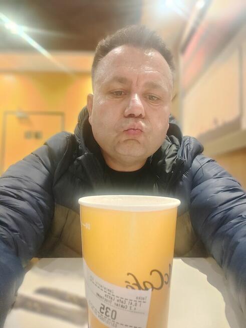 SAMOTNY 44-LATEK POZNA PANIĄ