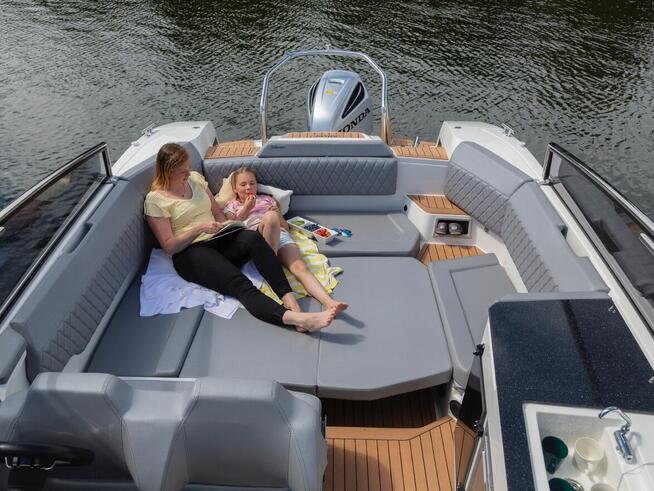 Silver Raptor DC > Jacht motorowy, motorówka kabinowa