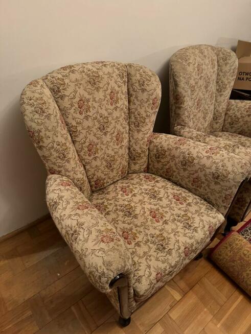 Fotel uszak wypoczynkowy kwiaty nogi drewniane fotele