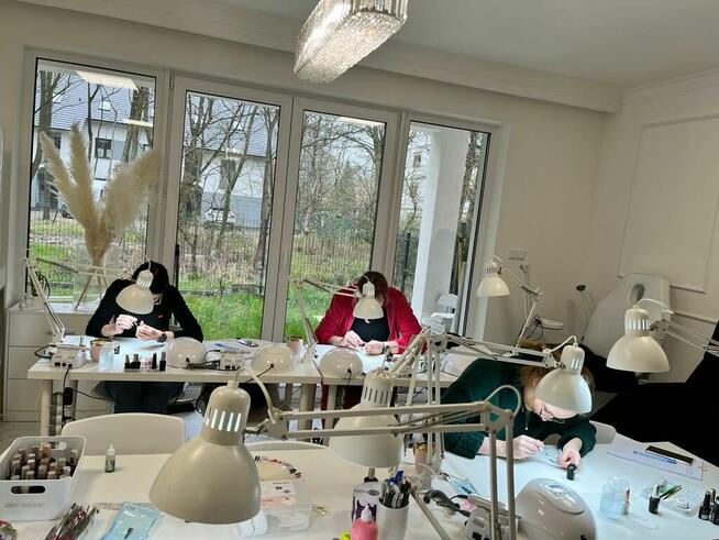 Kurs Stylizacji Paznokci Manicure Żelowy Hybrydowy Zdobienia