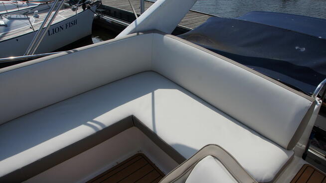 Bayliner 2858 Classic Fly, Jacht Motorowy, Diesel 220KM