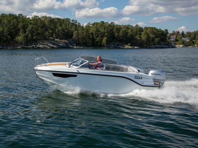 Silver Tiger DC > Łódź motorowa motorówka kabinowa