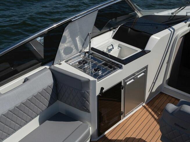 Silver Raptor DC > Jacht motorowy, motorówka kabinowa