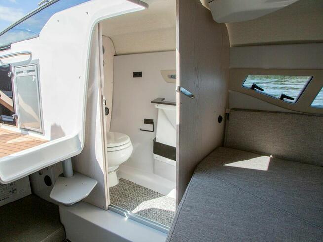 Silver Raptor DC > Jacht motorowy, motorówka kabinowa