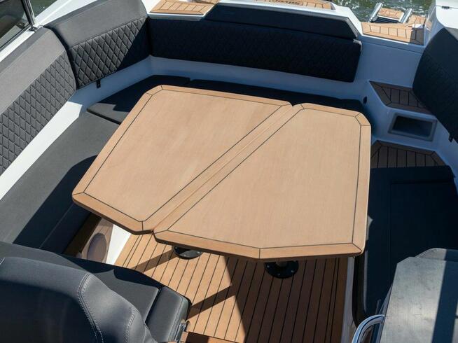 Silver Raptor DC > Jacht motorowy, motorówka kabinowa