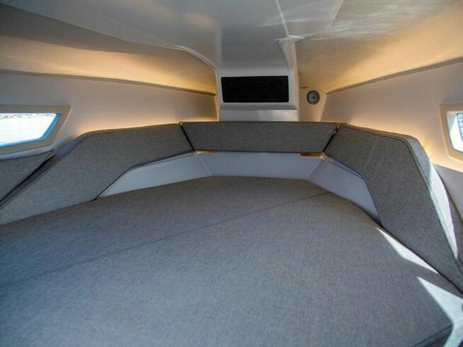 Silver Raptor DC > Jacht motorowy, motorówka kabinowa