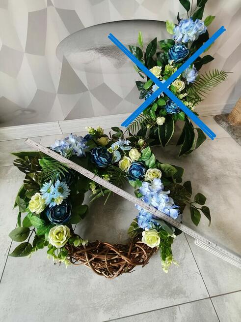 Kompozycja nagrobna niebieska