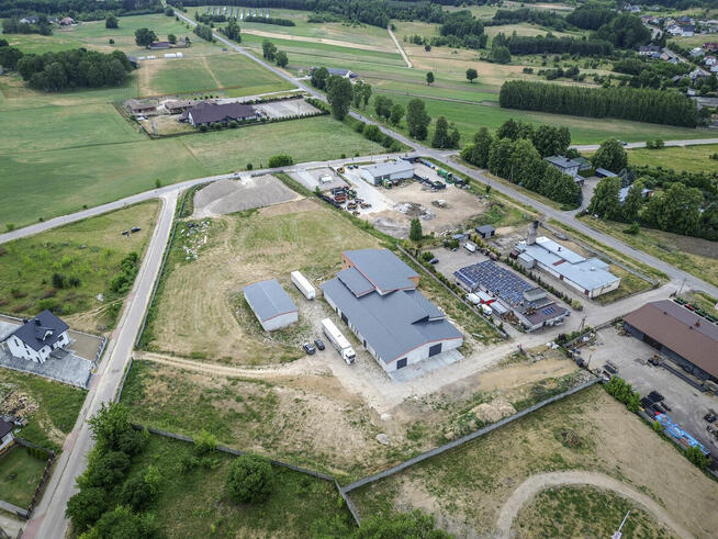 Magazyny, biura i działka na sprzedaż