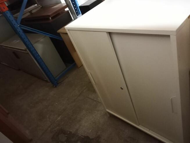 Szafka komoda metalowa biała drzwi przesuwne szafki metalowe