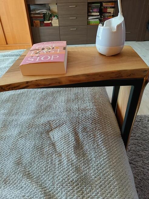 Stolik kawowy z drewna oliwnego