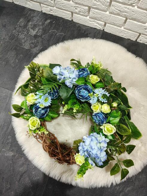 Kompozycja nagrobna niebieska