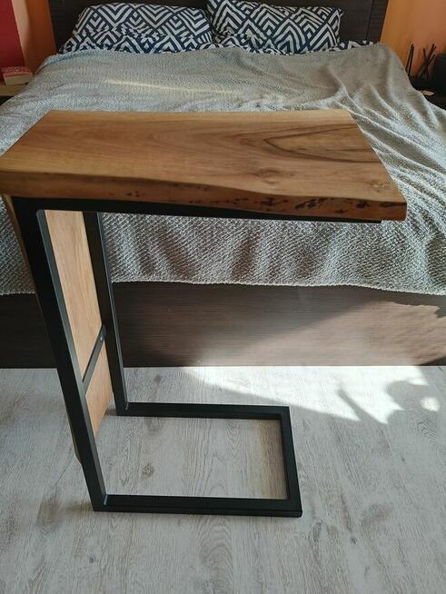 Stolik kawowy z drewna oliwnego