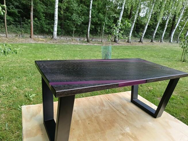 Stolik kawowy z drewna oliwnego