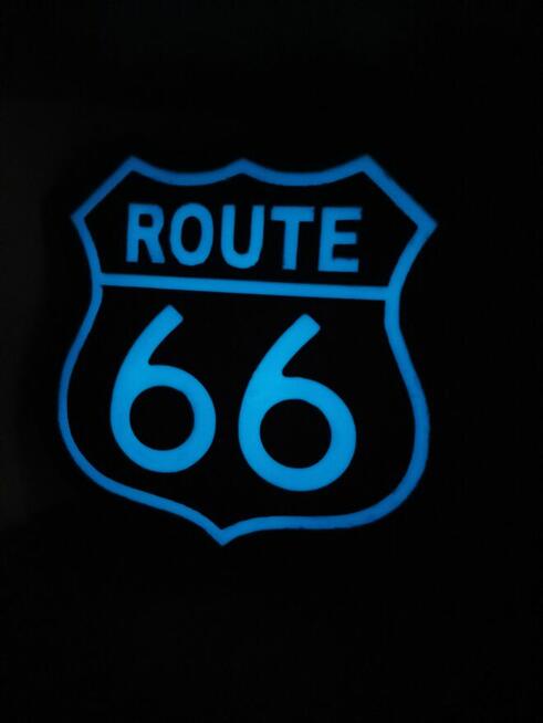 Stolik kawowy z drewna oliwnego